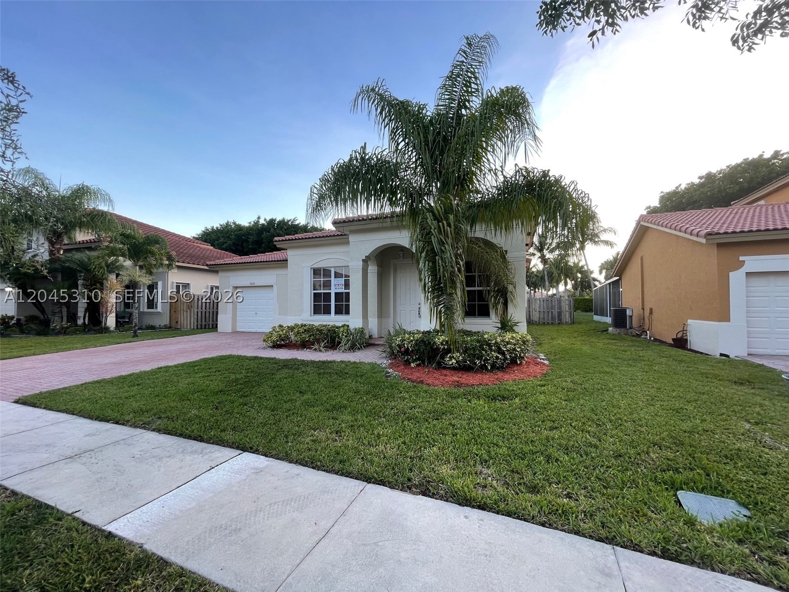 FLORIDIAN BAY ESTATES - Residential Lease