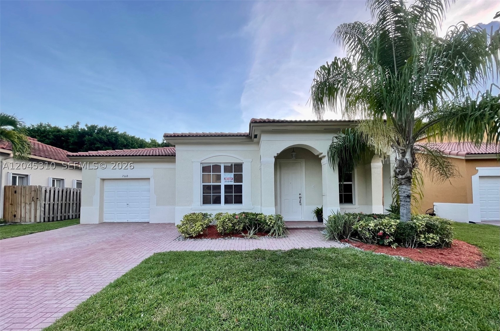 FLORIDIAN BAY ESTATES - Residential Lease
