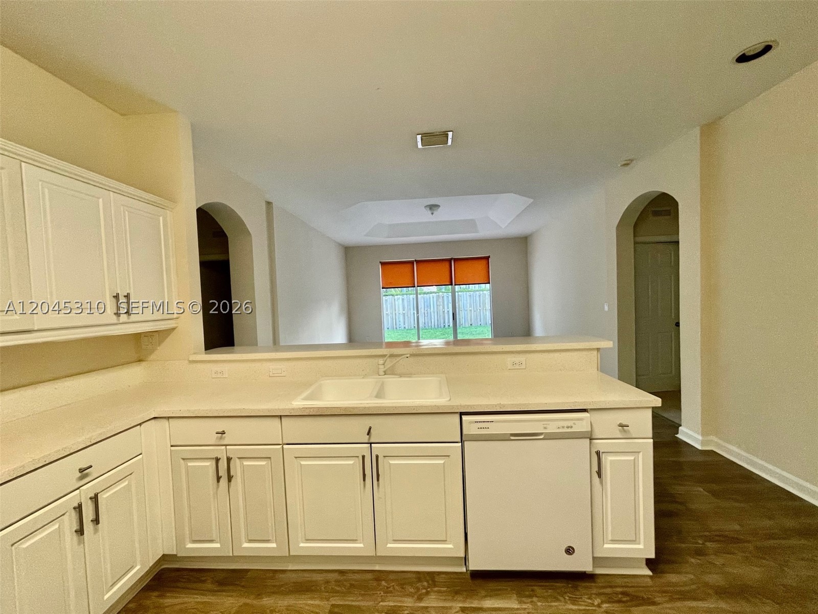 FLORIDIAN BAY ESTATES - Residential Lease
