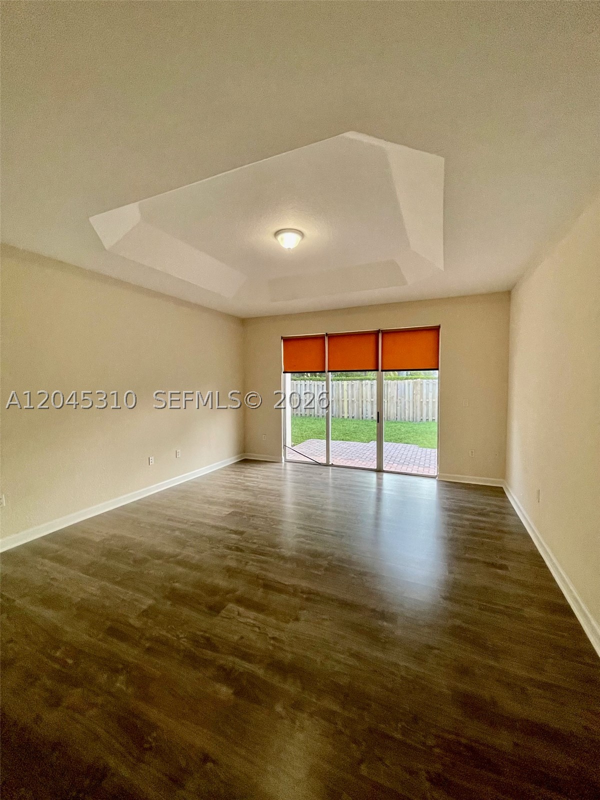 FLORIDIAN BAY ESTATES - Residential Lease