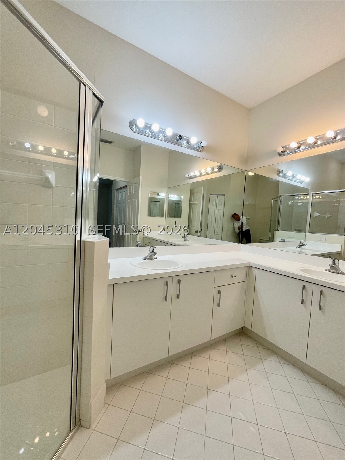 FLORIDIAN BAY ESTATES - Residential Lease