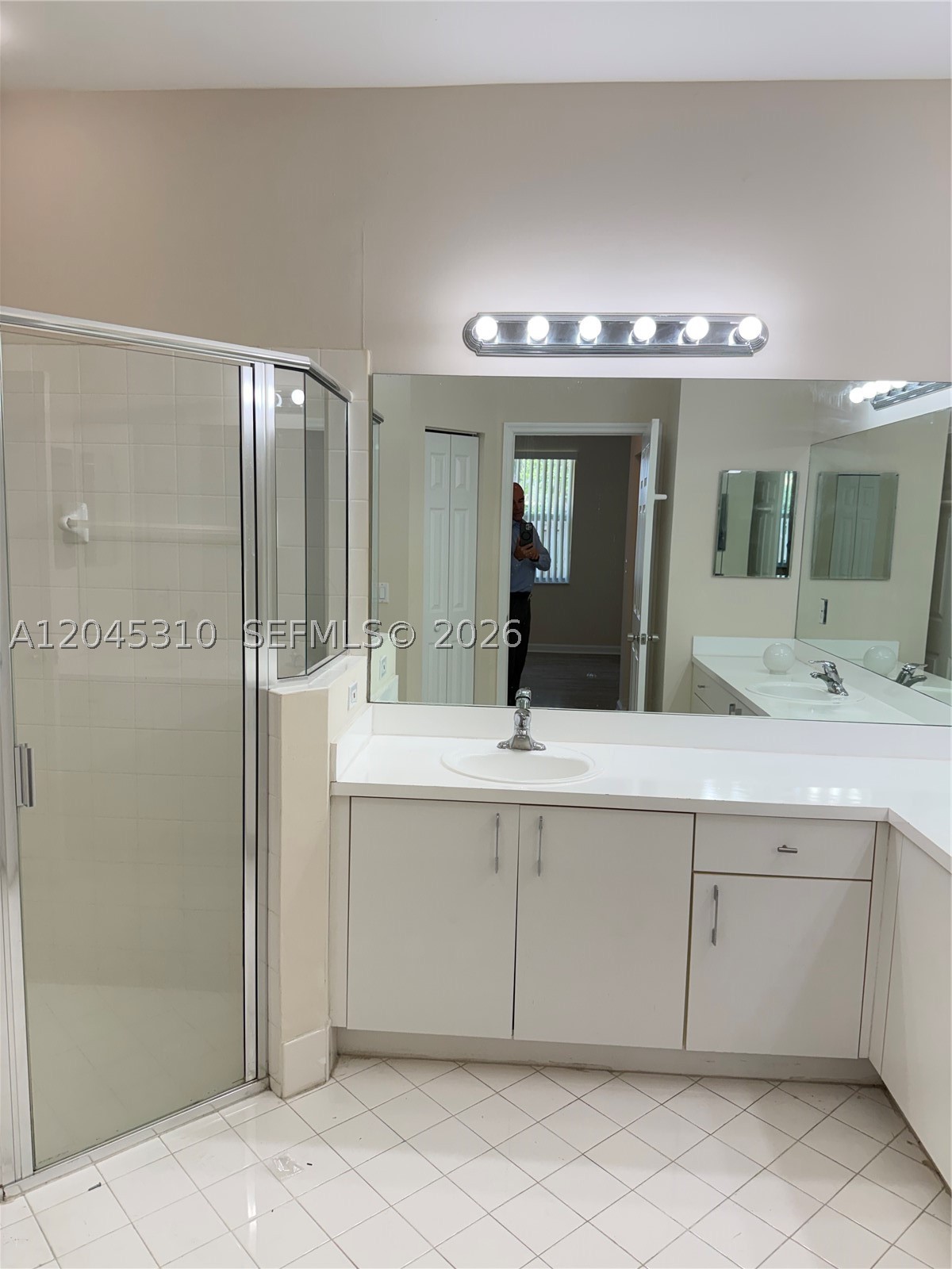 FLORIDIAN BAY ESTATES - Residential Lease