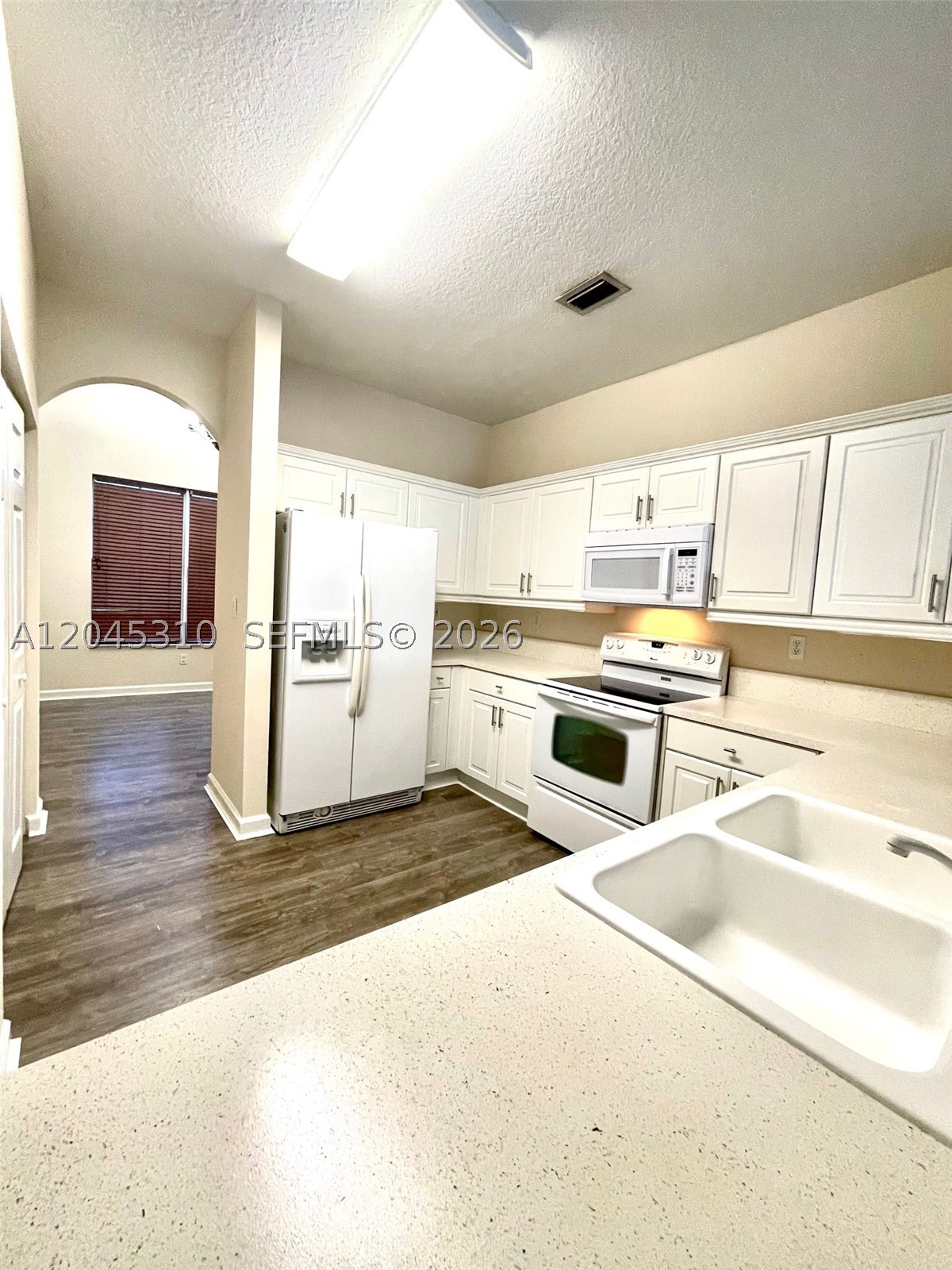 FLORIDIAN BAY ESTATES - Residential Lease
