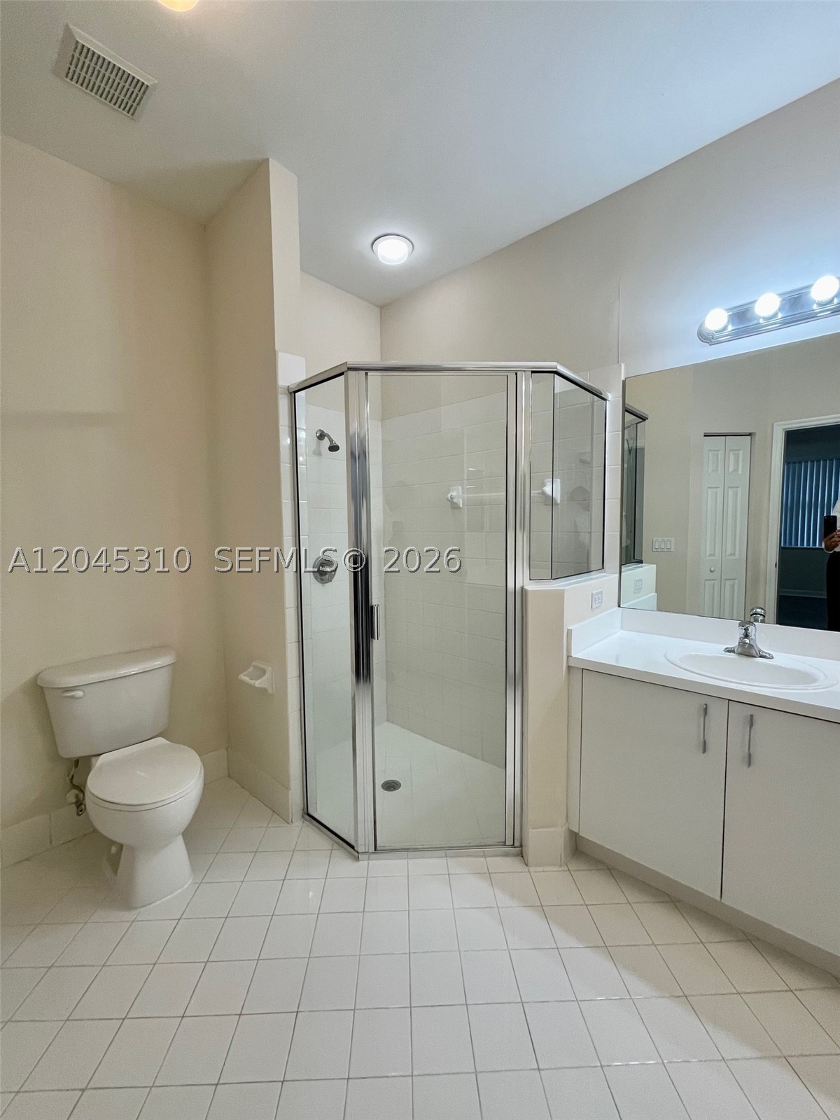 FLORIDIAN BAY ESTATES - Residential Lease