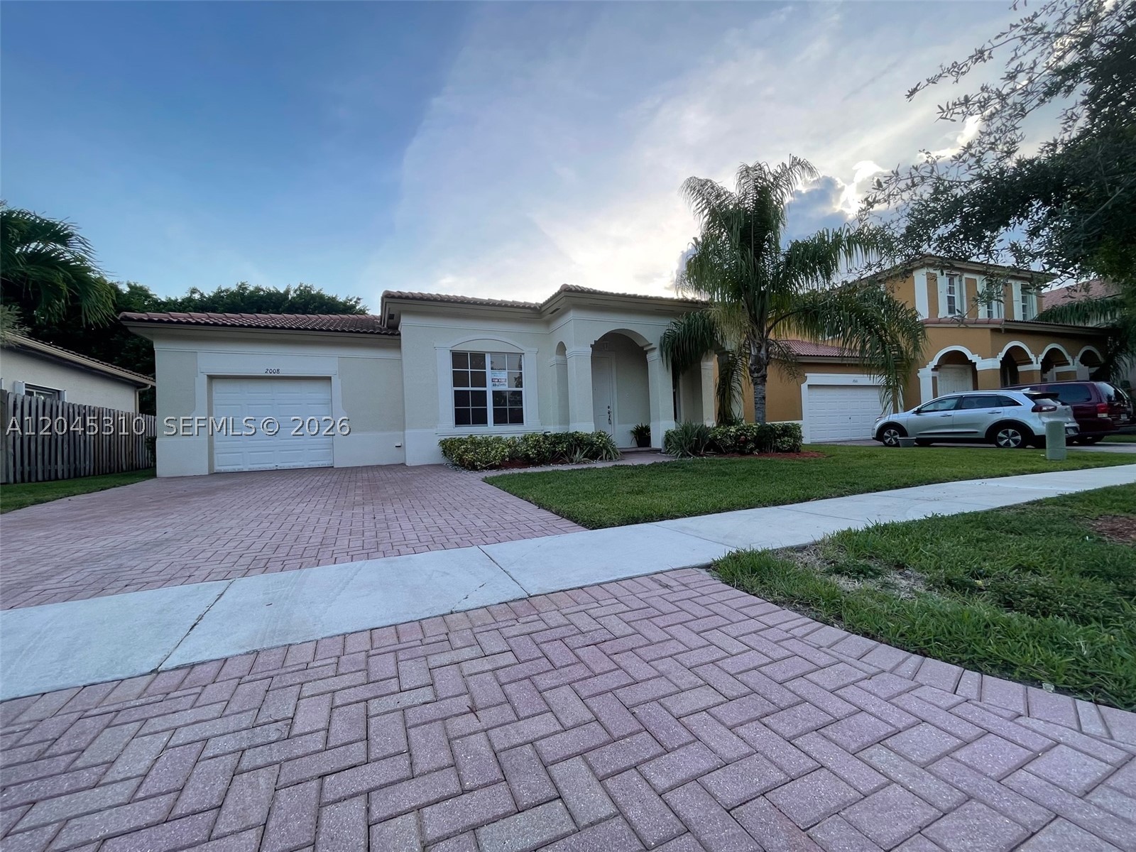 FLORIDIAN BAY ESTATES - Residential Lease