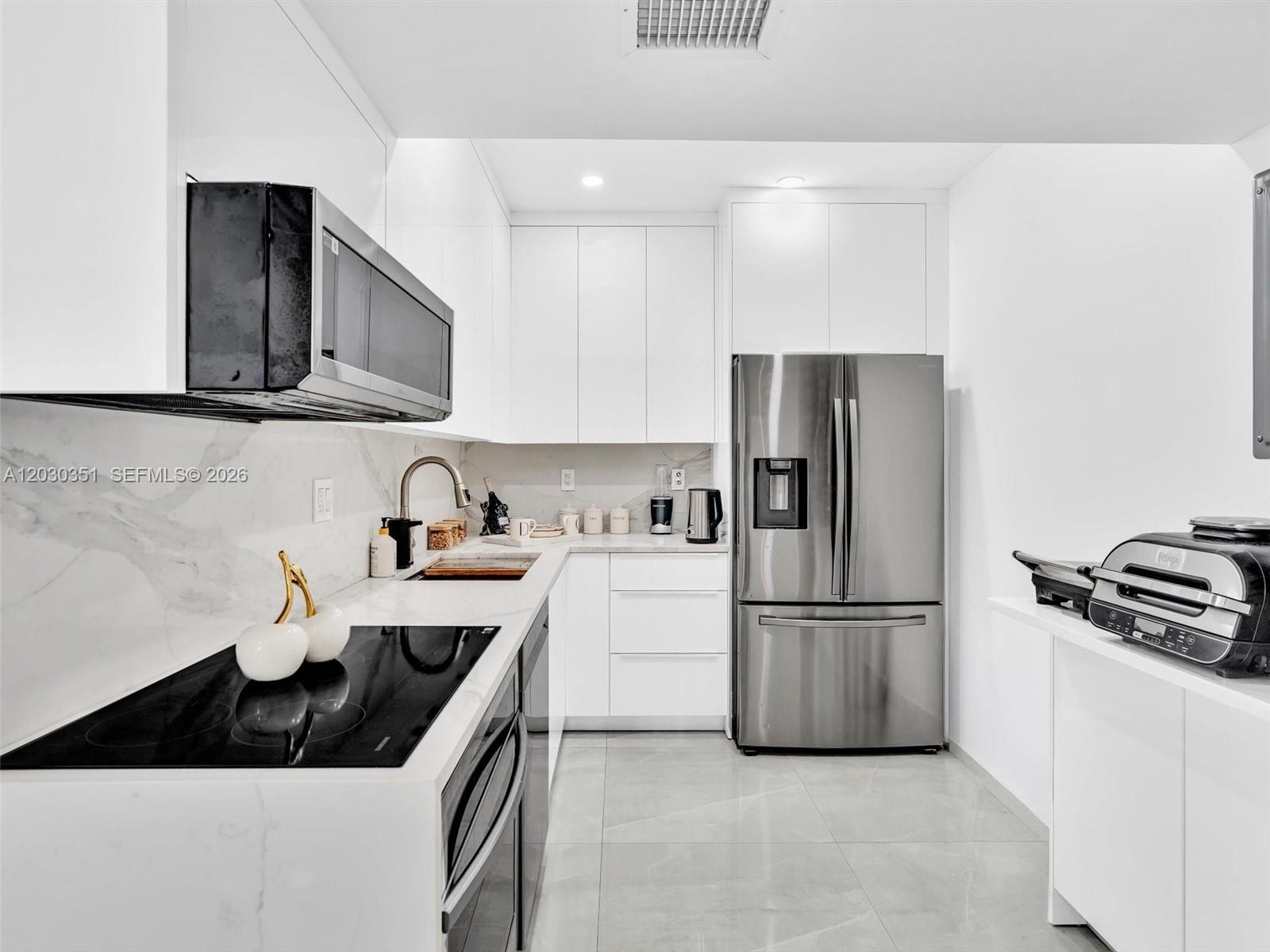 FLAMENCO CONDO TOWER I - Residential Lease