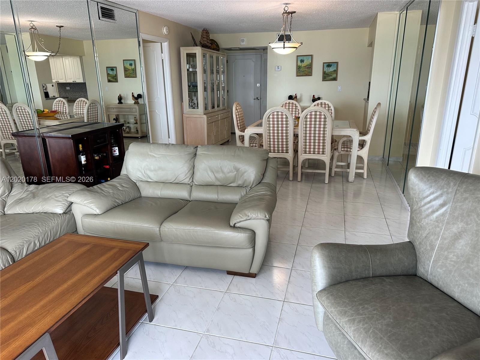 MAISON GRANDE CONDO - Residential