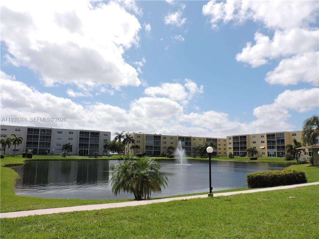 MEADOWBROOK LAKES CONDO - Residential