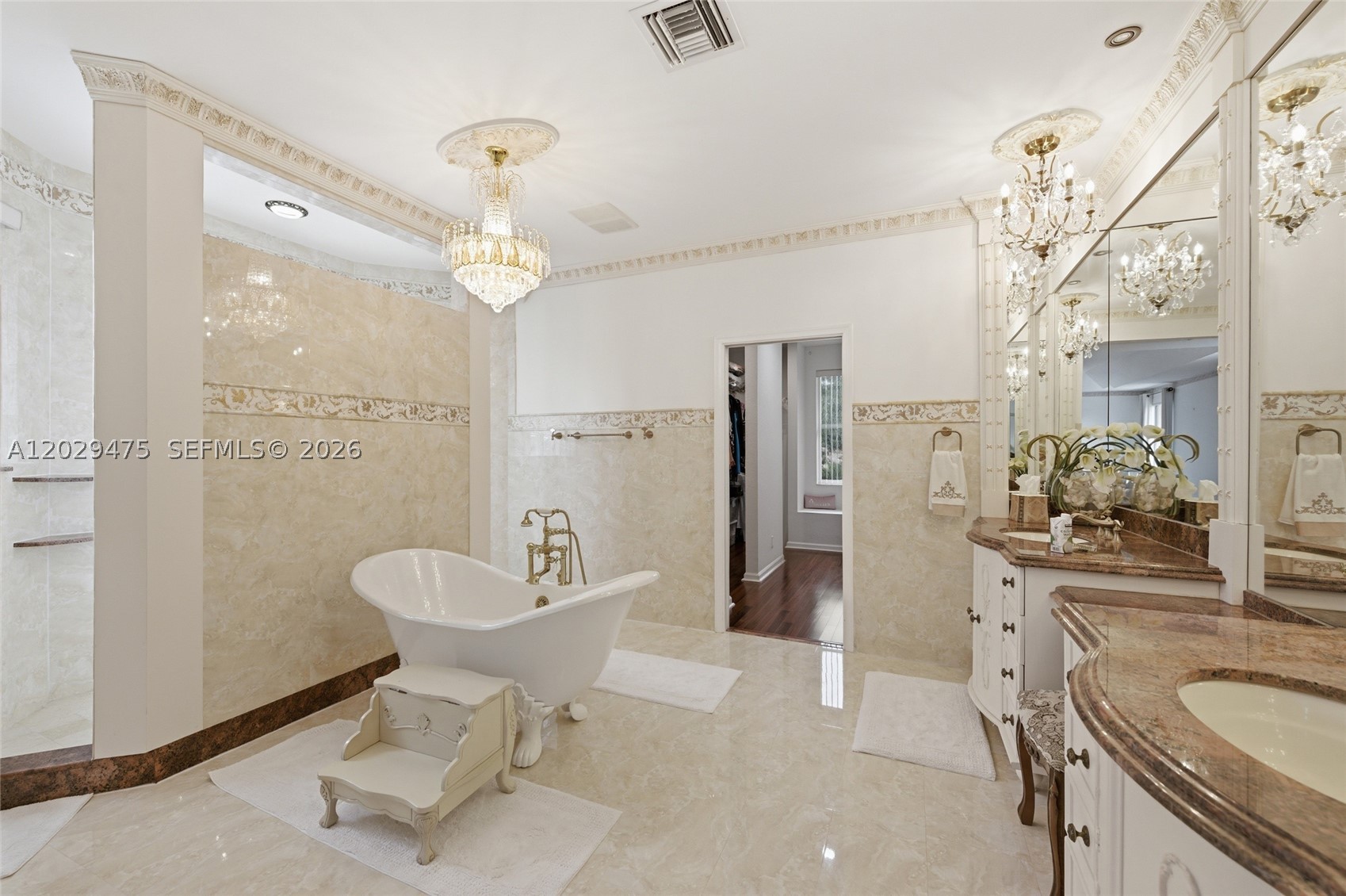 WYNDHAM CIRCLE - Residential