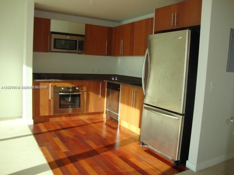 MET 1 CONDO - Residential