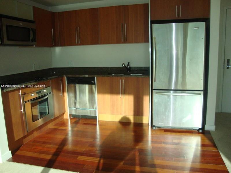 MET 1 CONDO - Residential
