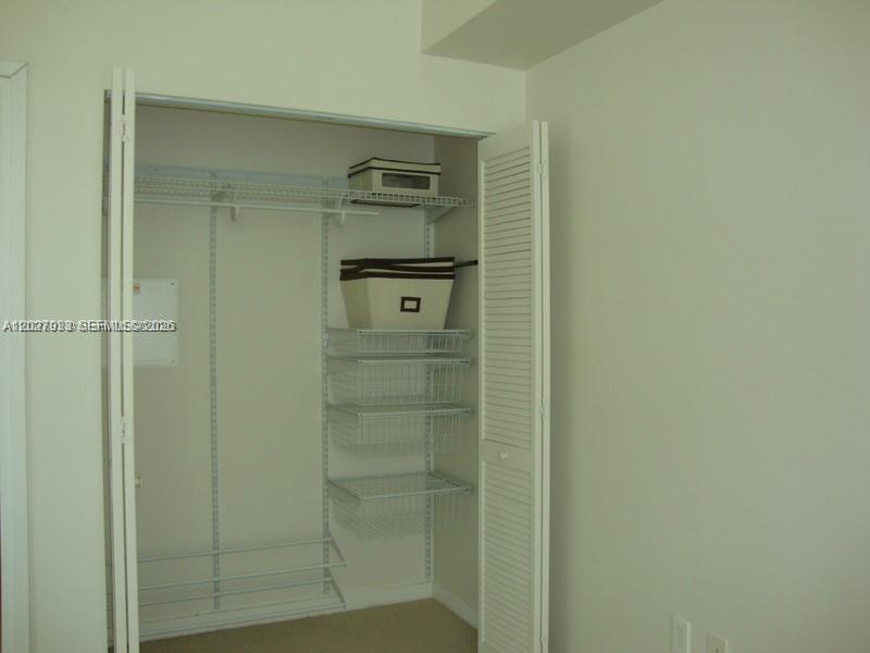 MET 1 CONDO - Residential