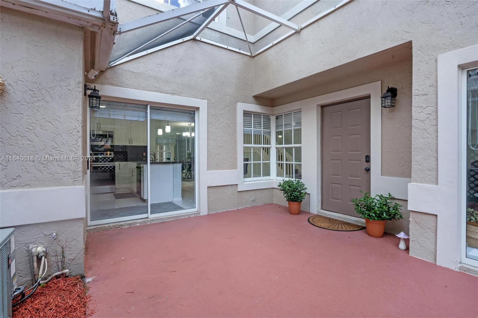 EMBASSY LAKES - Residential