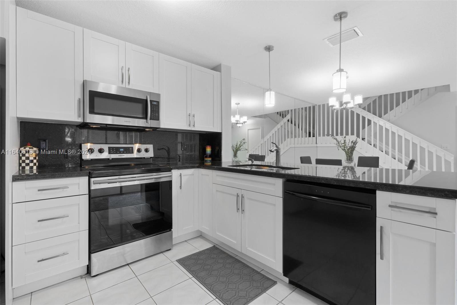 EMBASSY LAKES - Residential