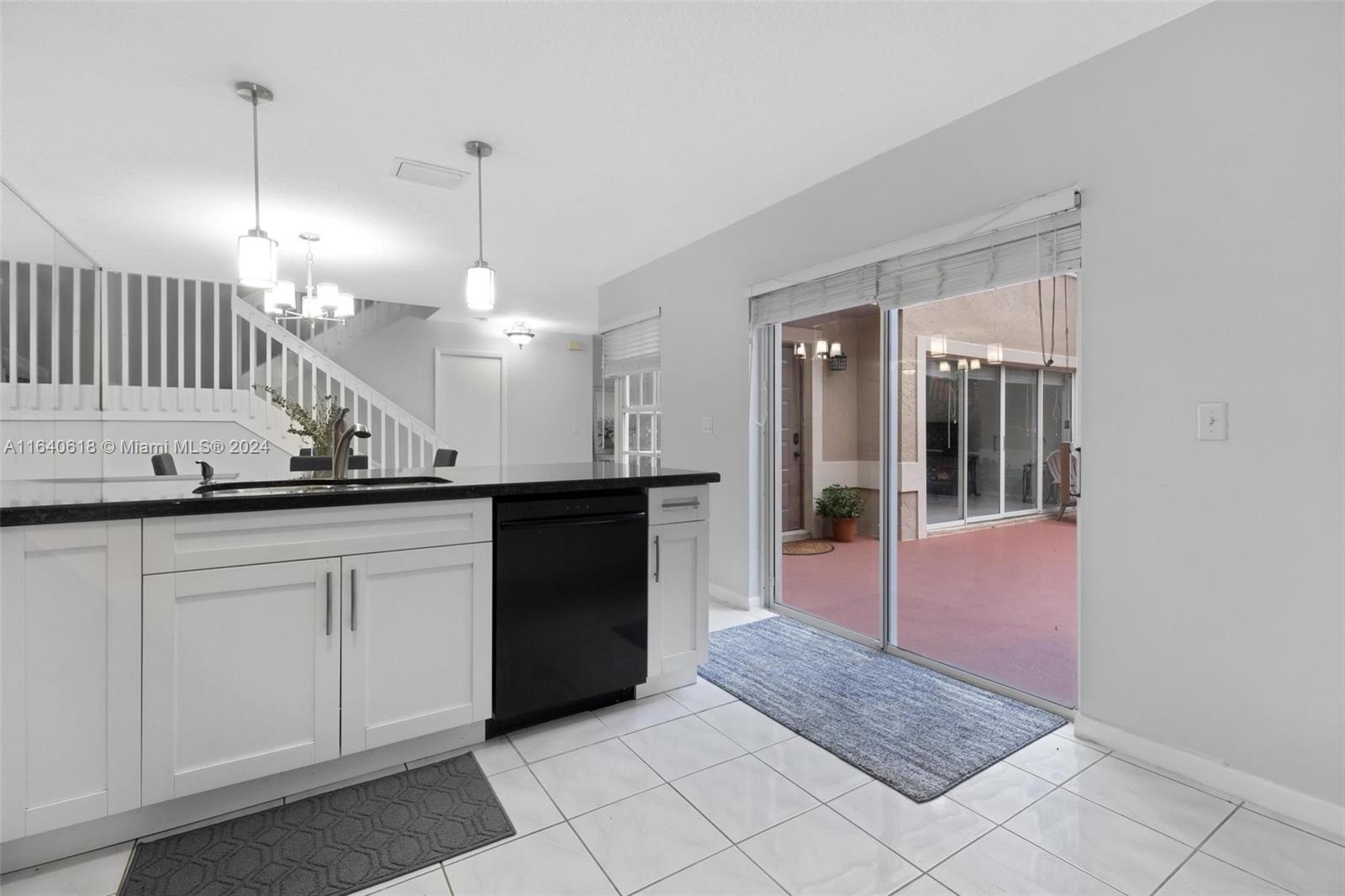 EMBASSY LAKES - Residential