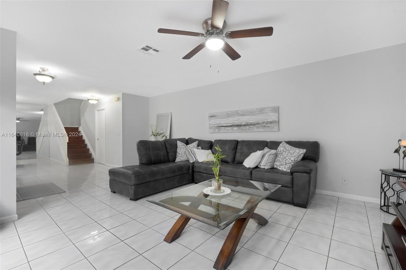 EMBASSY LAKES - Residential