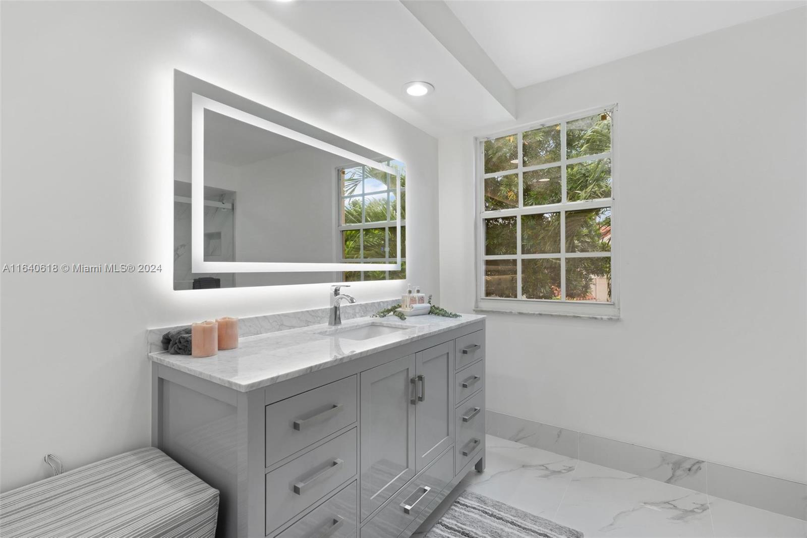 EMBASSY LAKES - Residential