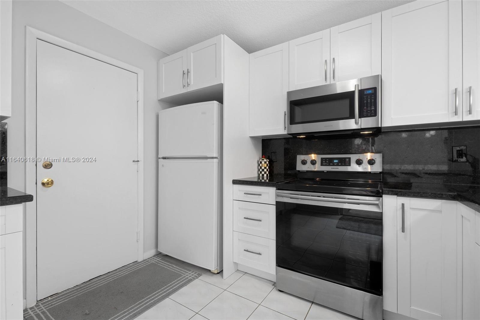 EMBASSY LAKES - Residential