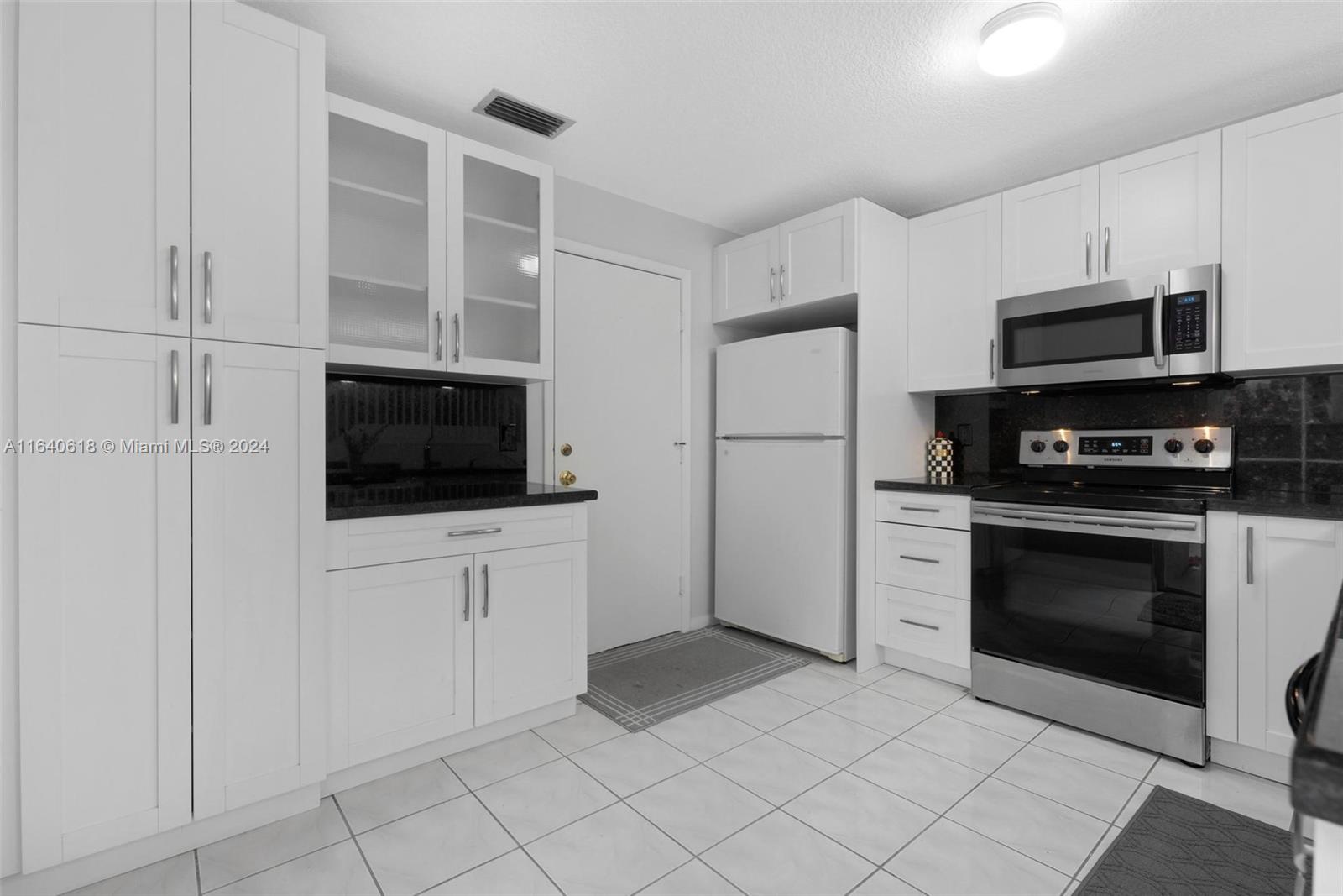 EMBASSY LAKES - Residential