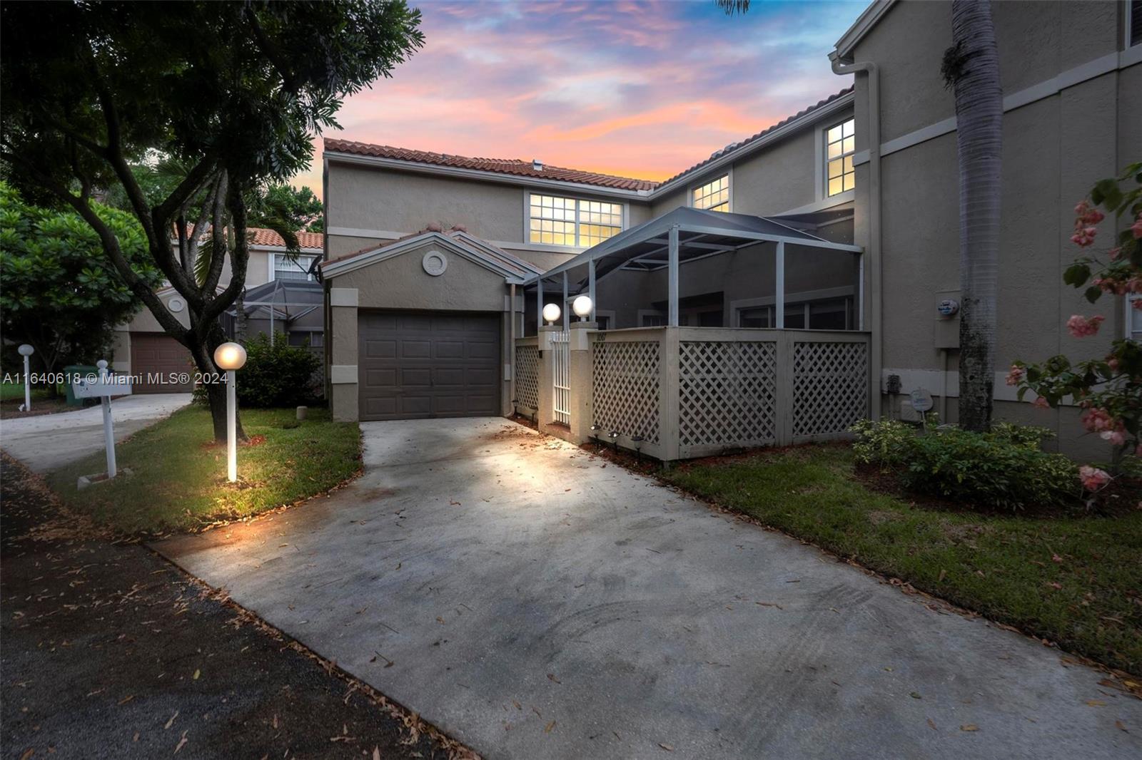 EMBASSY LAKES - Residential