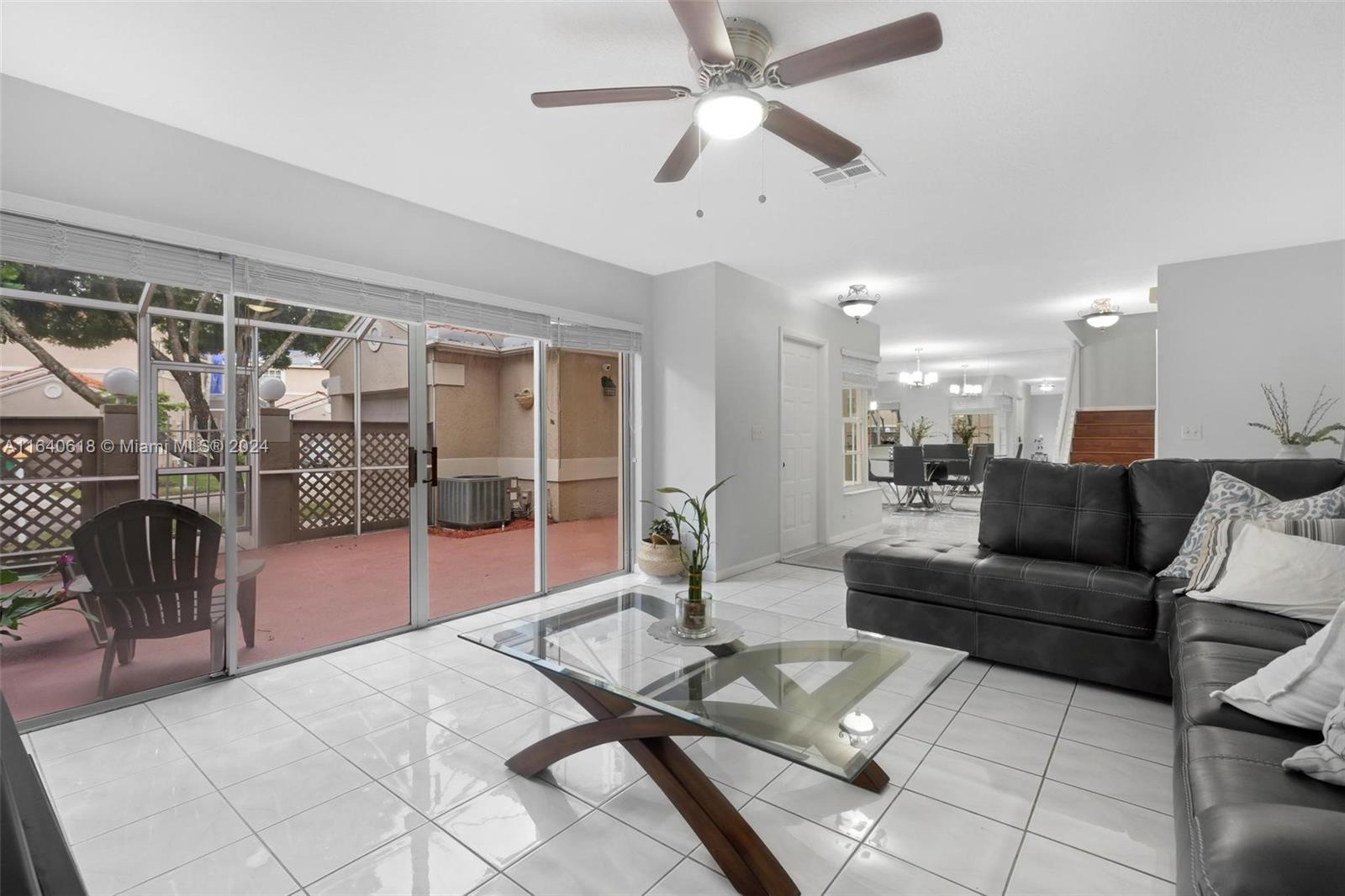 EMBASSY LAKES - Residential