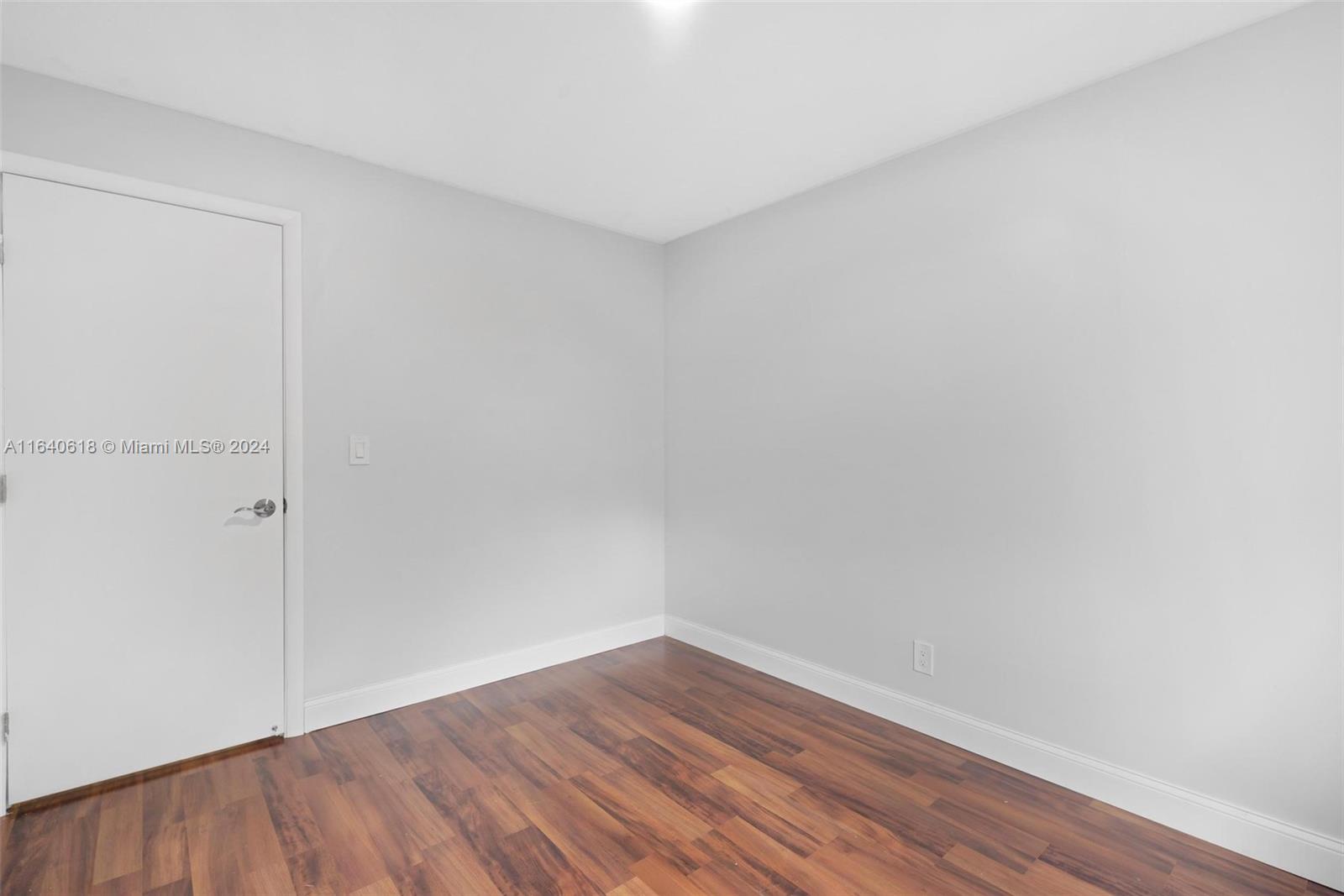 EMBASSY LAKES - Residential