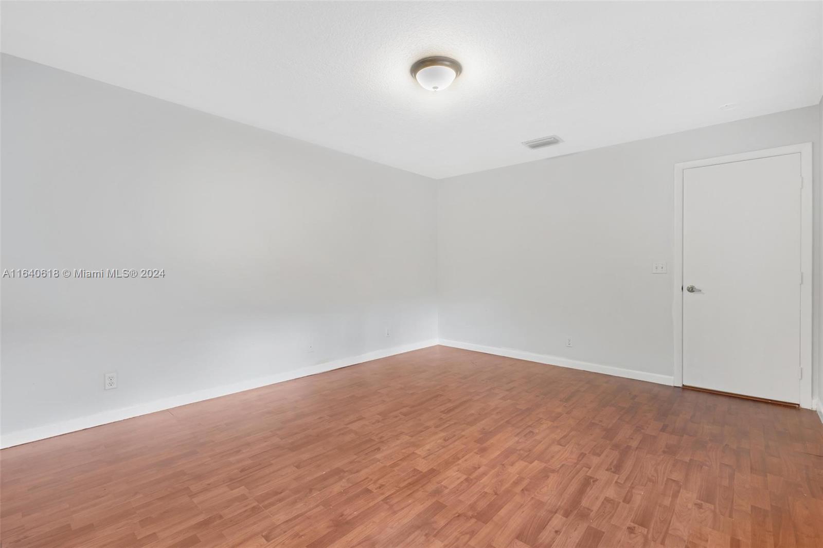 EMBASSY LAKES - Residential