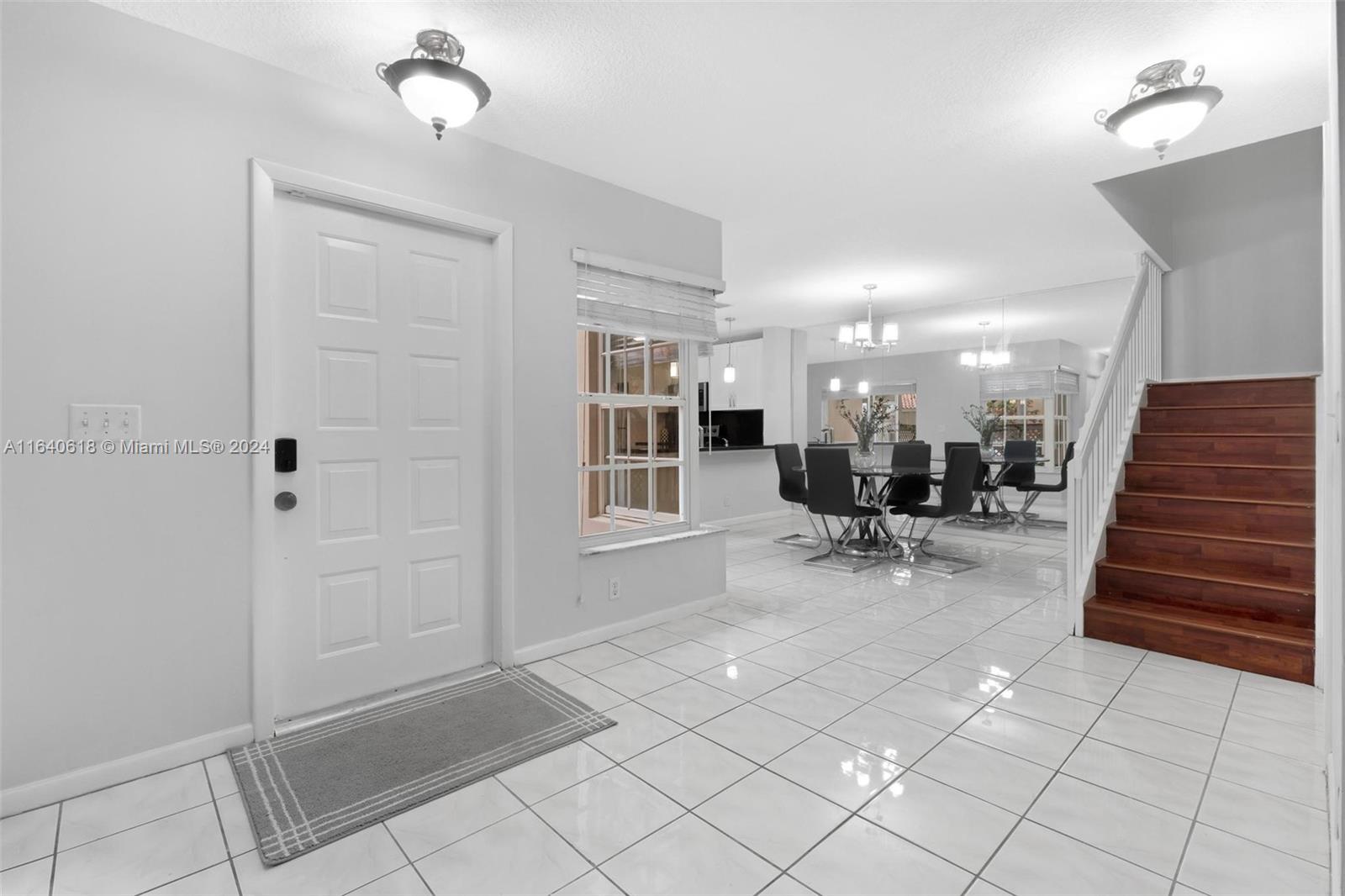 EMBASSY LAKES - Residential