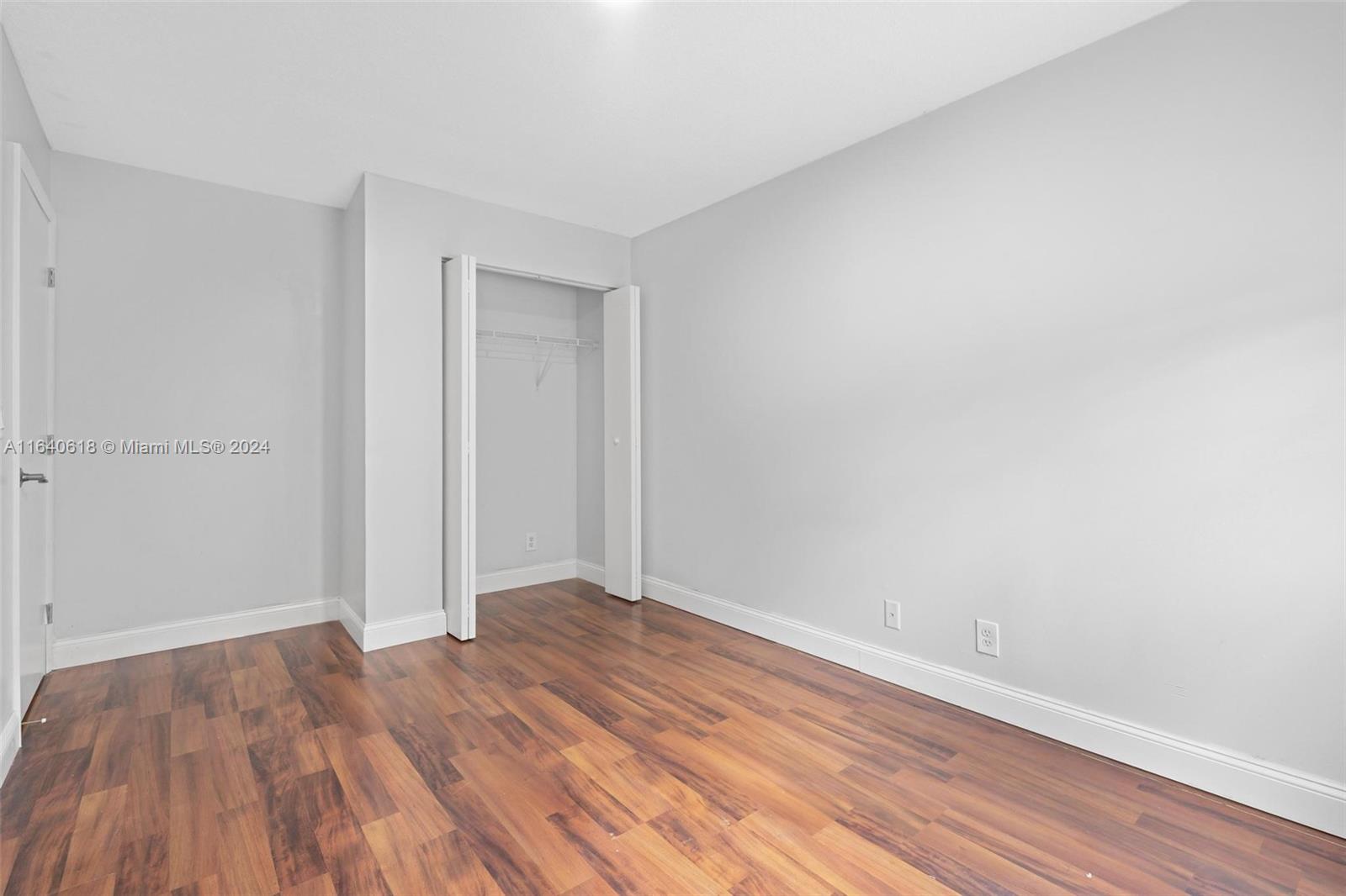 EMBASSY LAKES - Residential