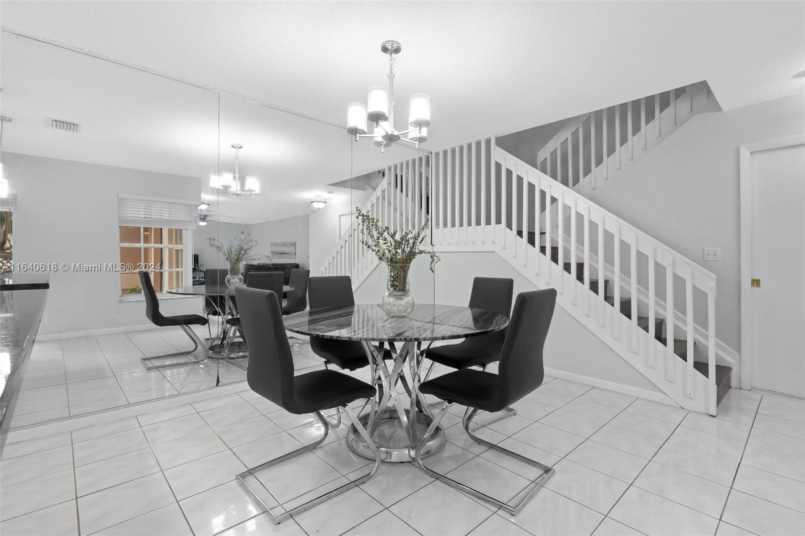 EMBASSY LAKES - Residential