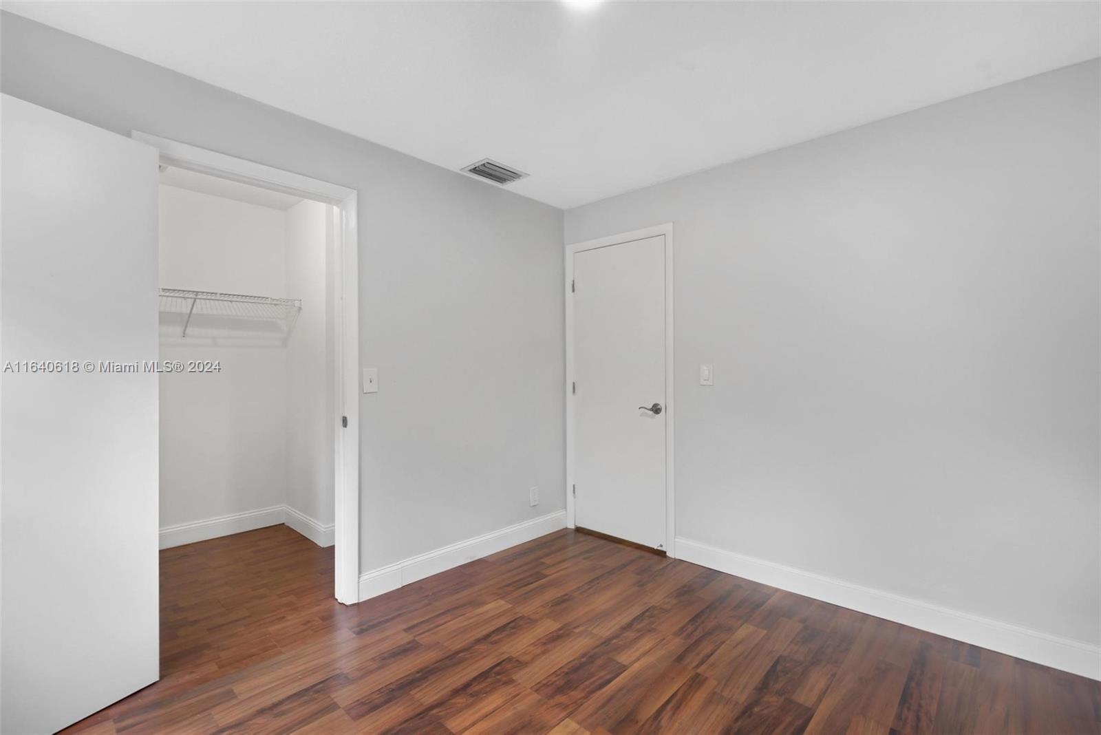 EMBASSY LAKES - Residential