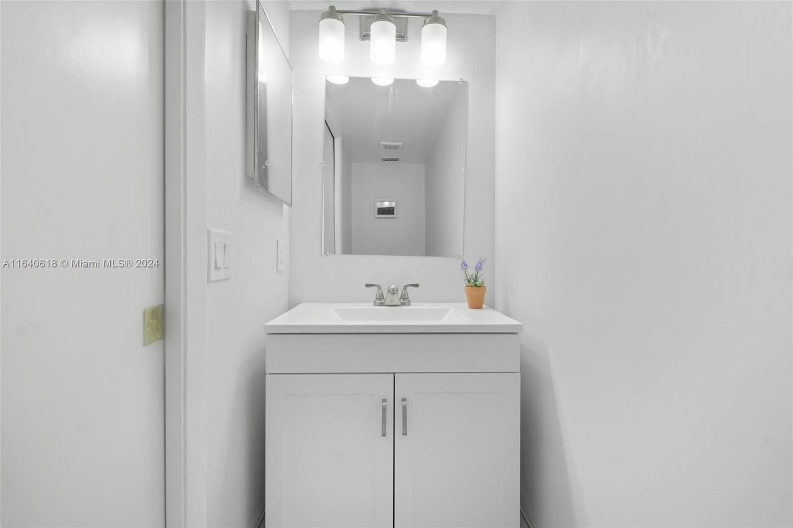 EMBASSY LAKES - Residential