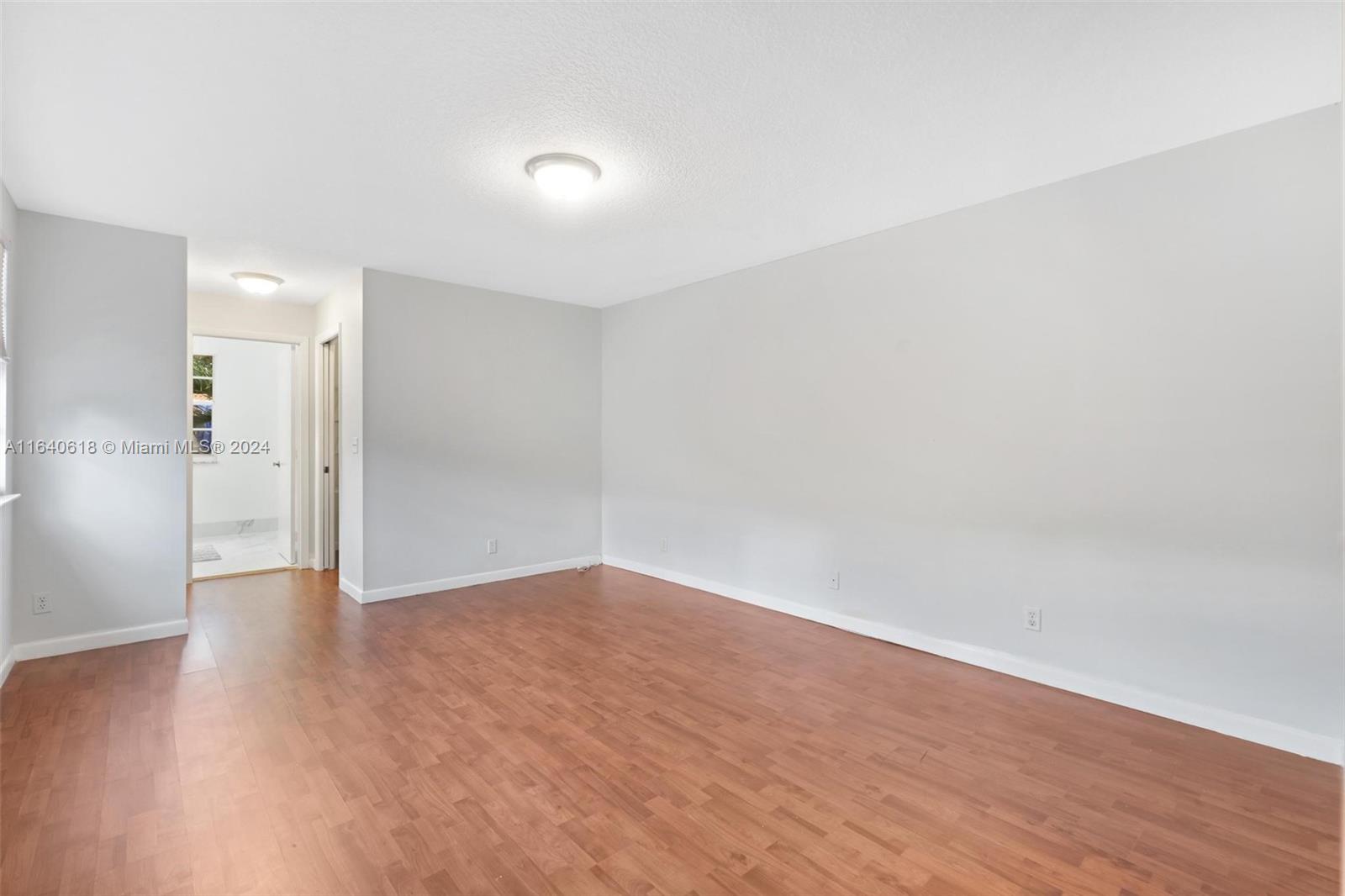 EMBASSY LAKES - Residential