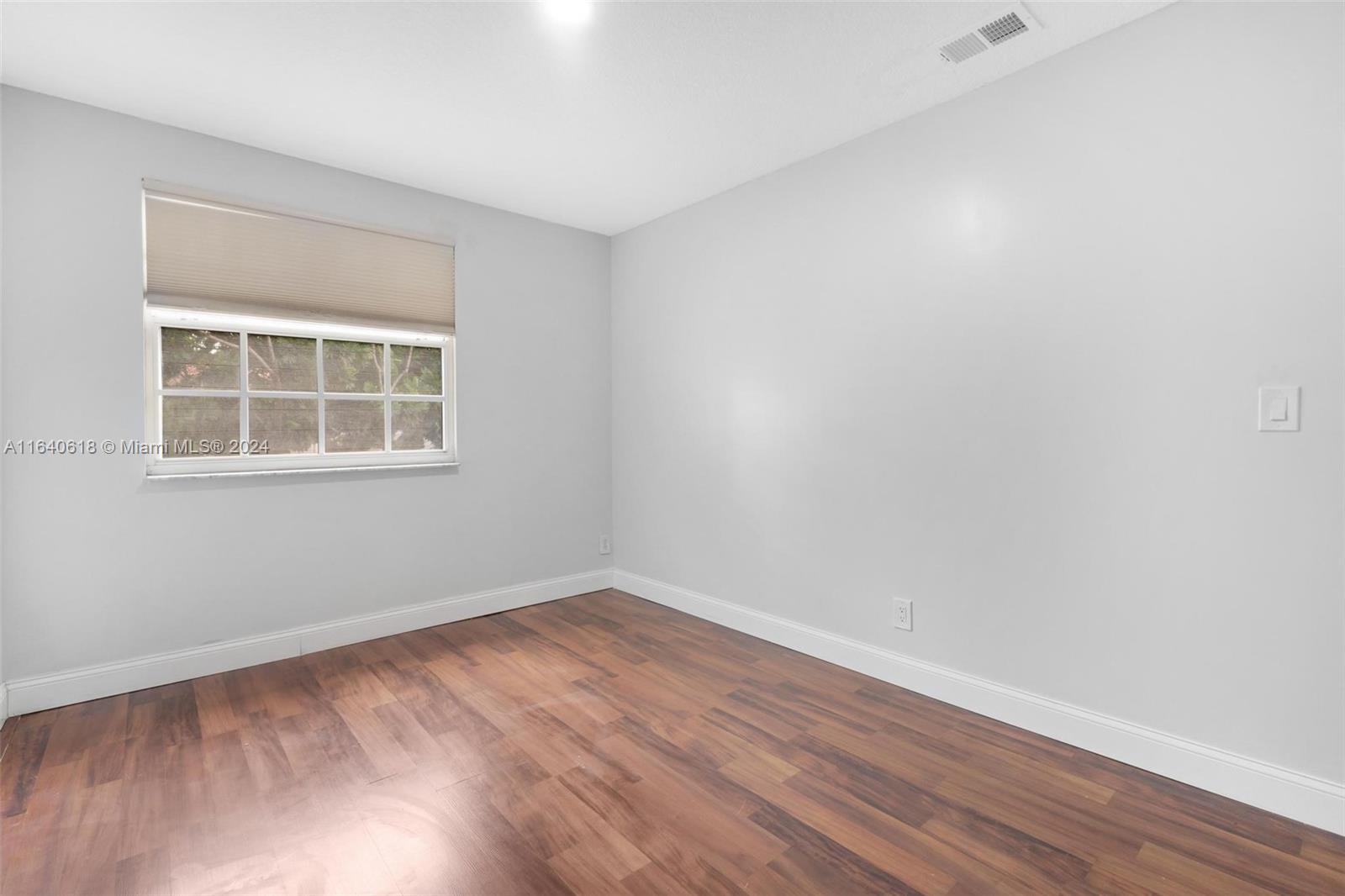 EMBASSY LAKES - Residential