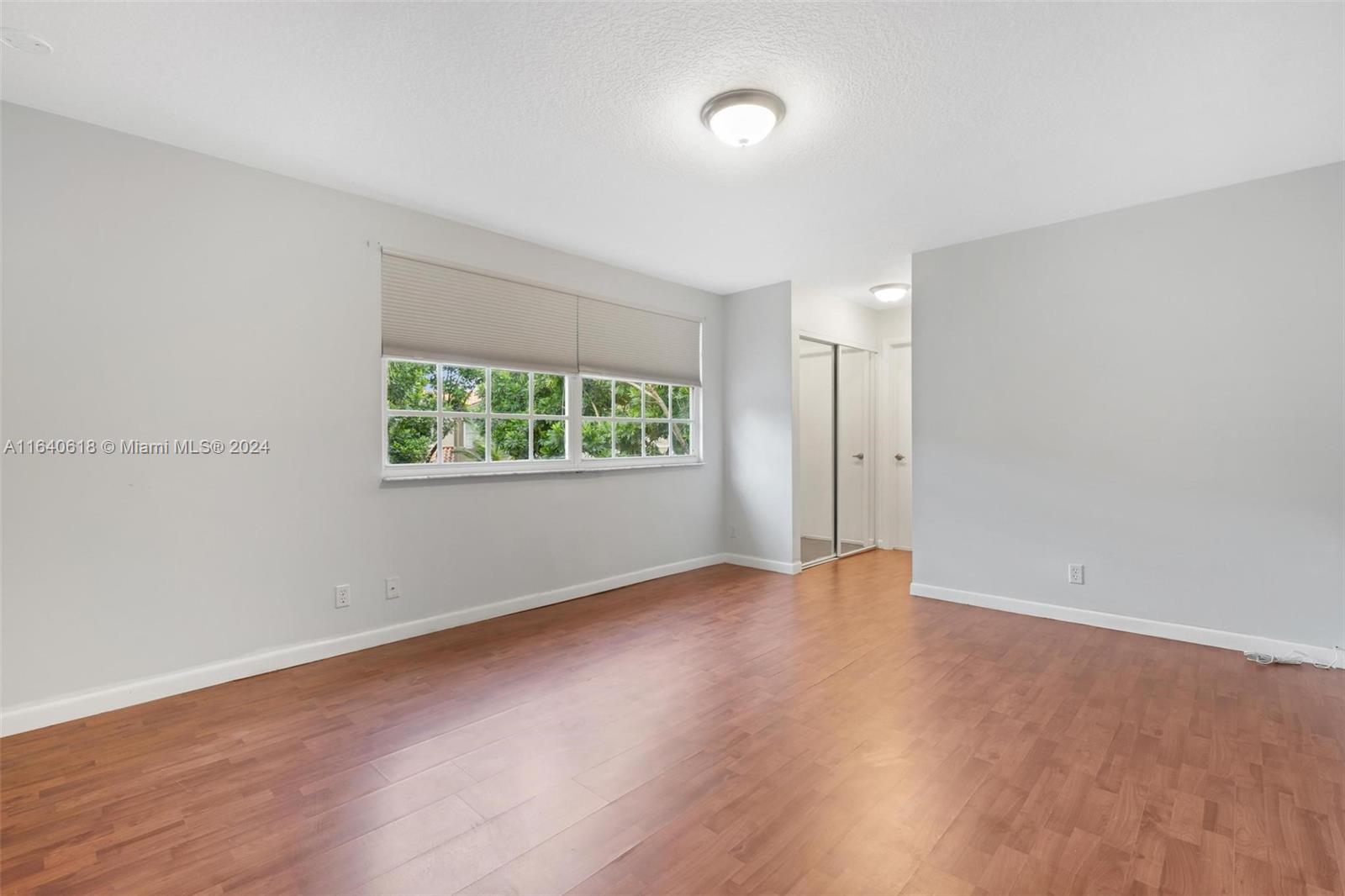 EMBASSY LAKES - Residential