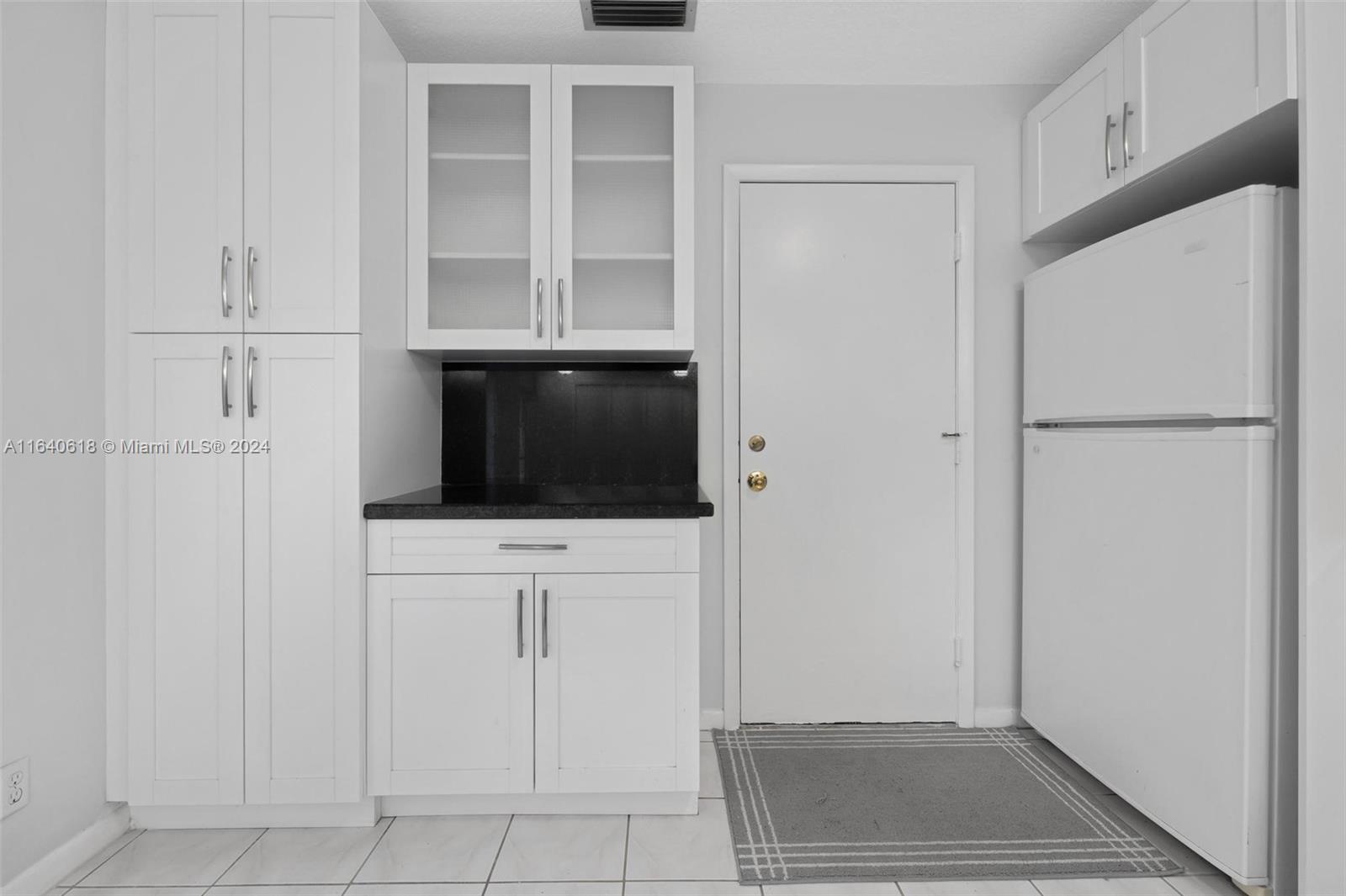 EMBASSY LAKES - Residential