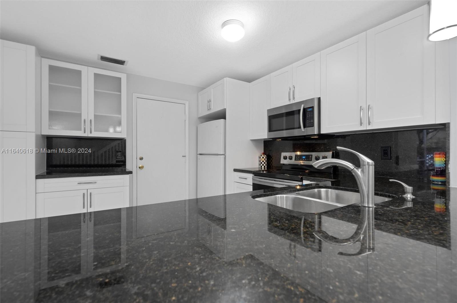 EMBASSY LAKES - Residential