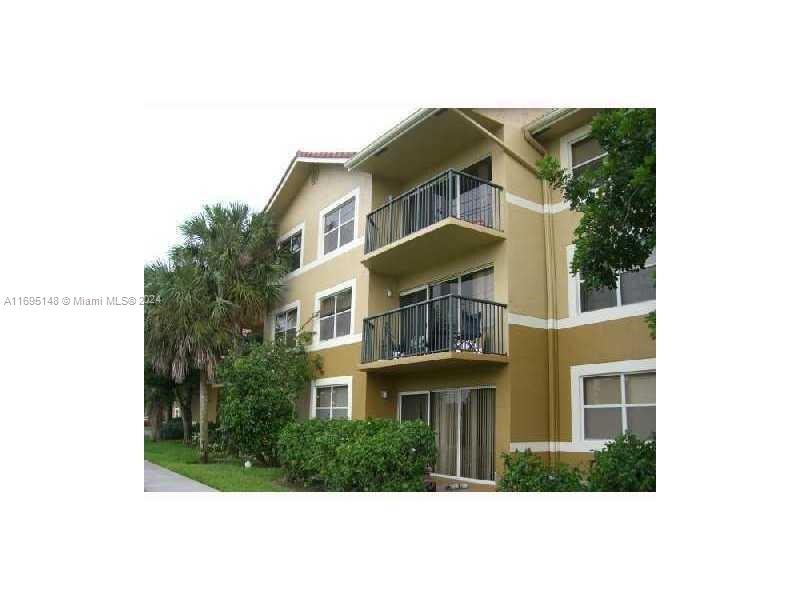 BEAUTIFUL 2 BED / 2BATH CONDO WITH WASHER AND DRYER IN THE UNIT . LOCATED IN CORAL SPRINGS