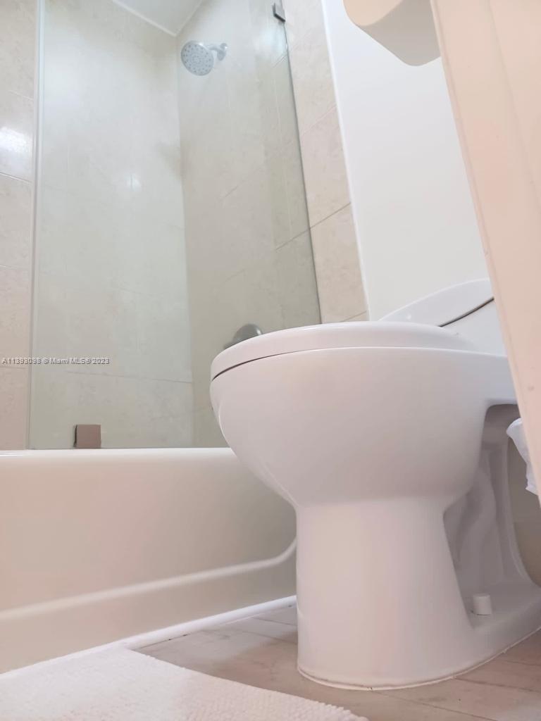 VALENCIA TOWNHOMES - Residential
