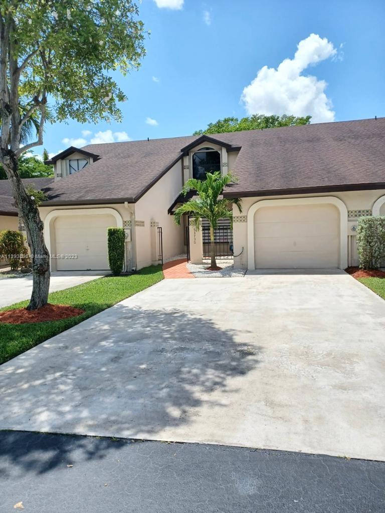 VALENCIA TOWNHOMES - Residential