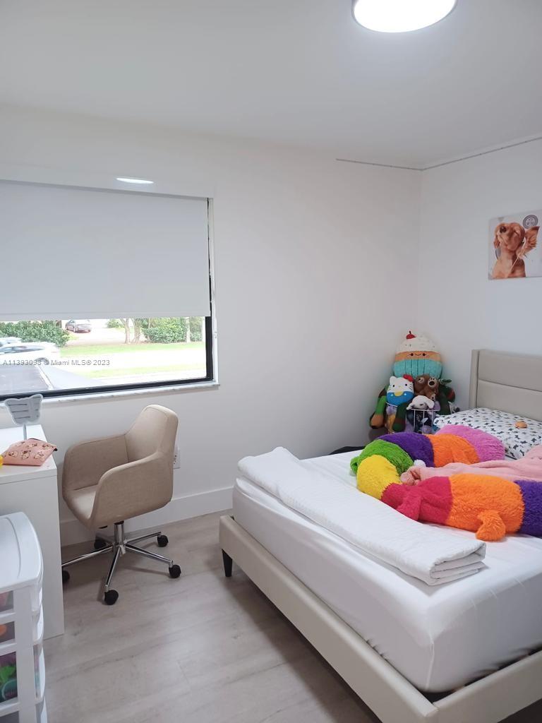 VALENCIA TOWNHOMES - Residential