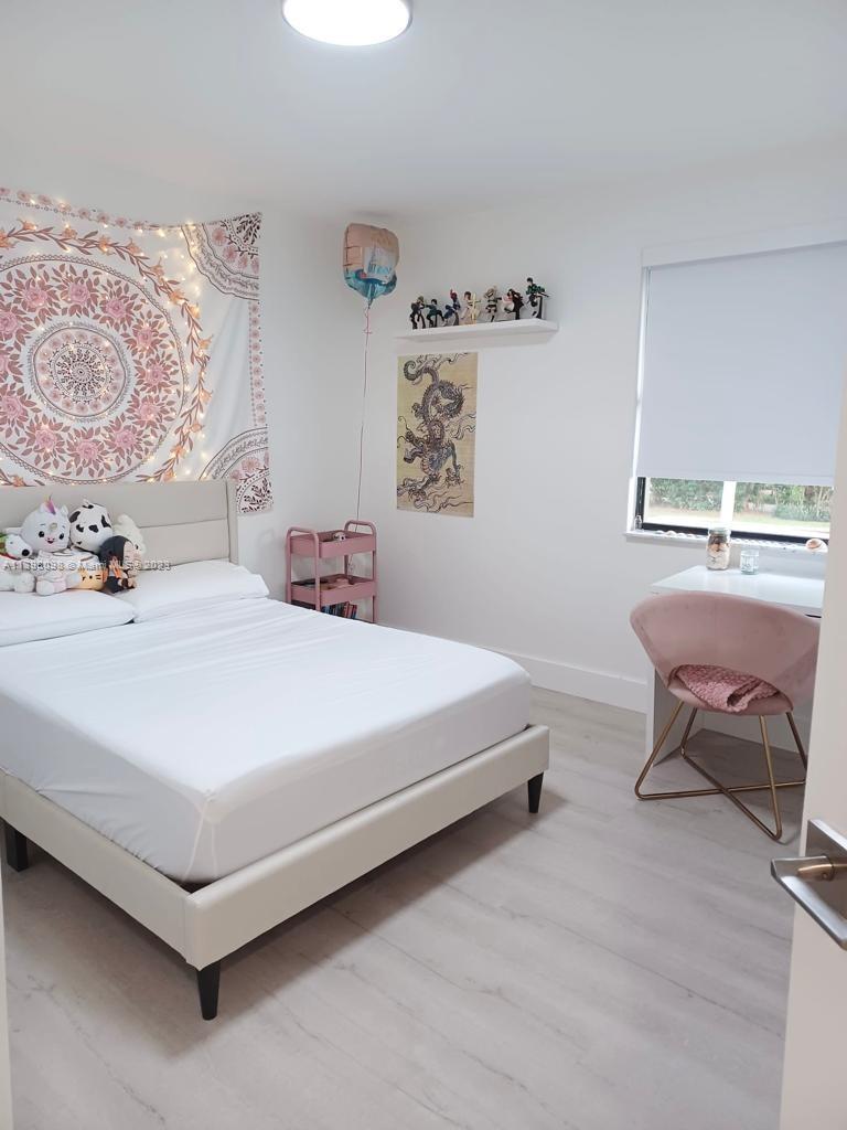 VALENCIA TOWNHOMES - Residential