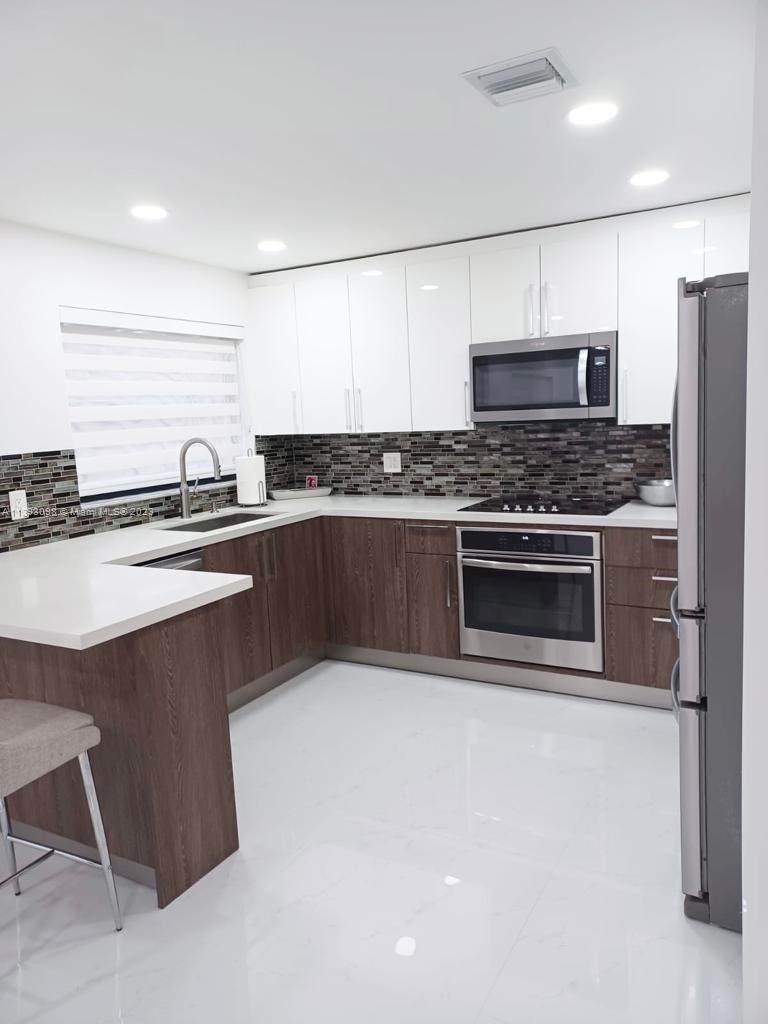 VALENCIA TOWNHOMES - Residential