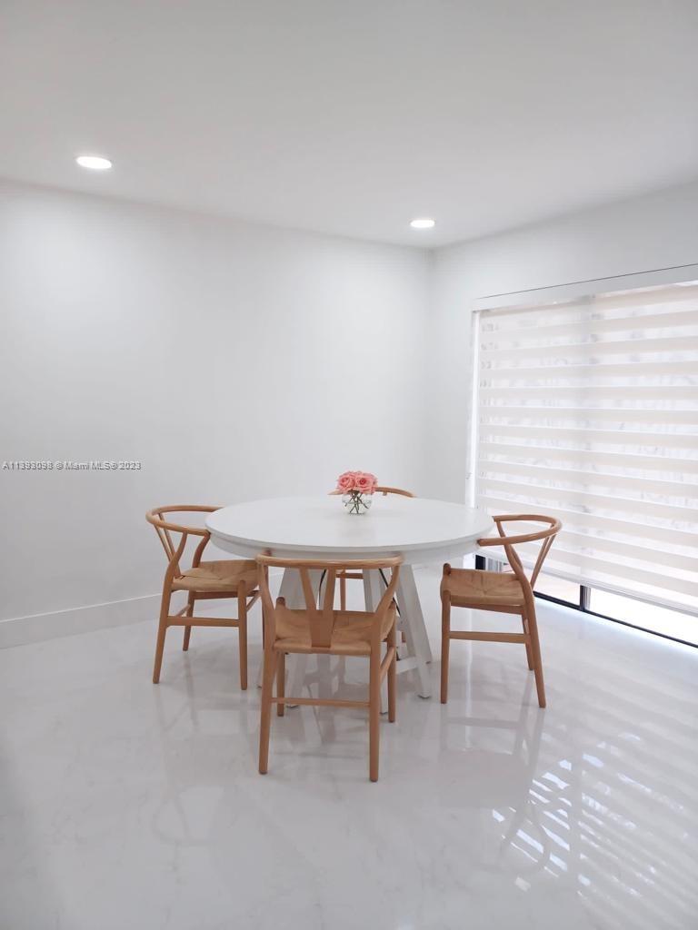 VALENCIA TOWNHOMES - Residential