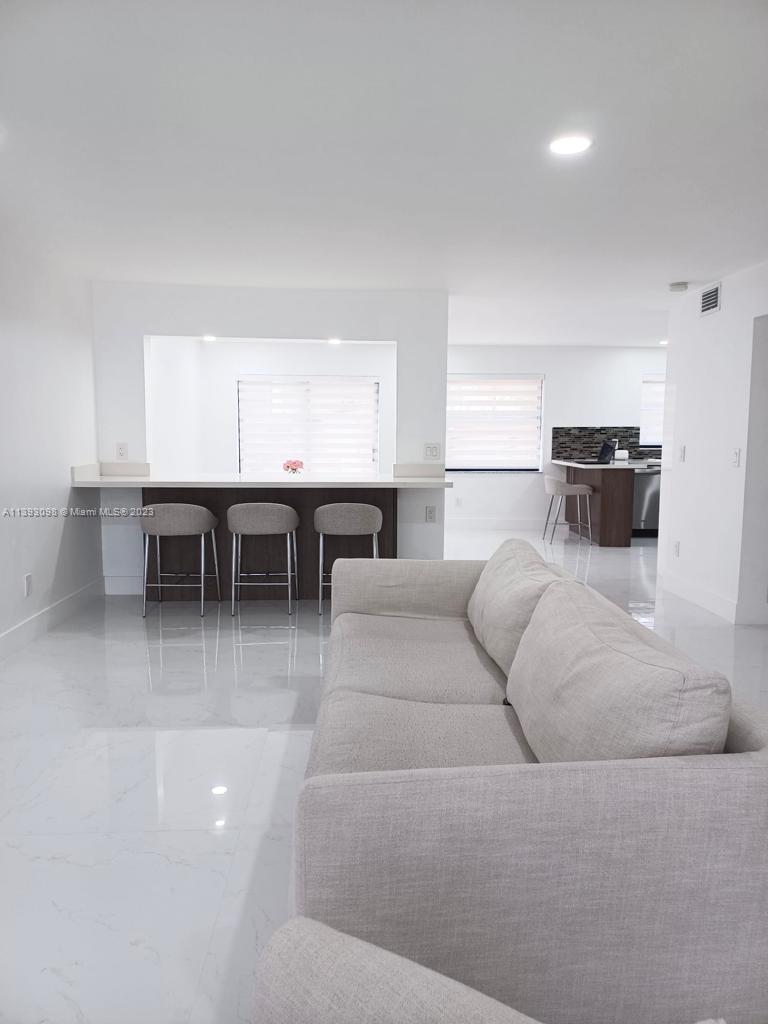 VALENCIA TOWNHOMES - Residential
