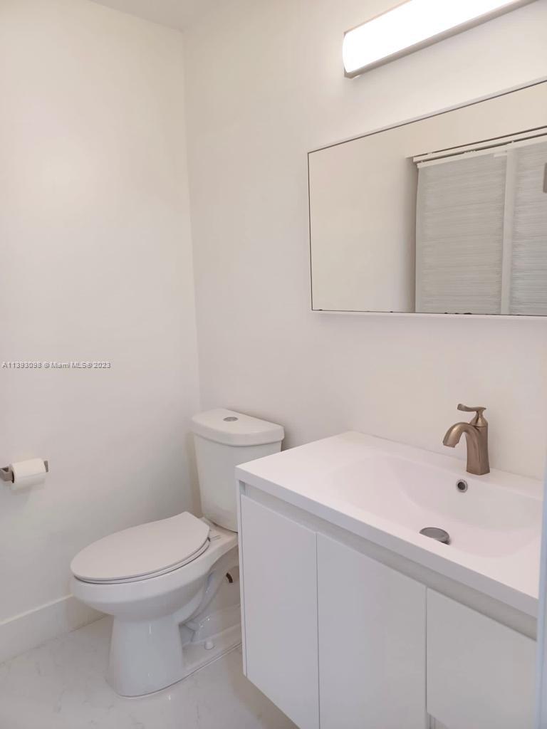 VALENCIA TOWNHOMES - Residential