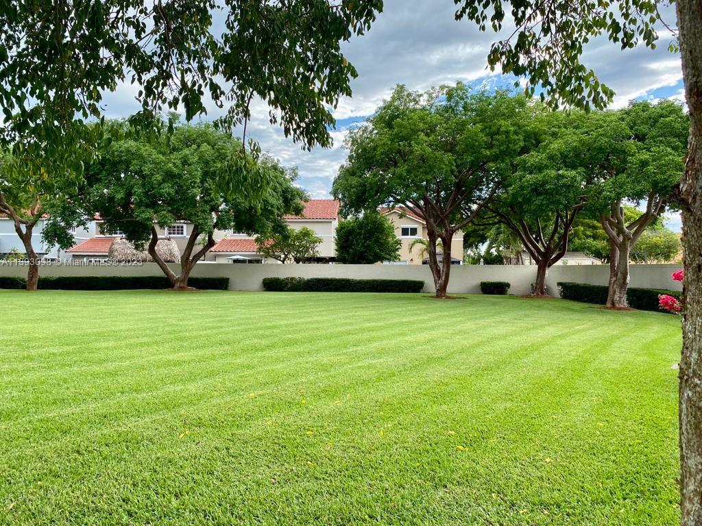 VALENCIA TOWNHOMES - Residential