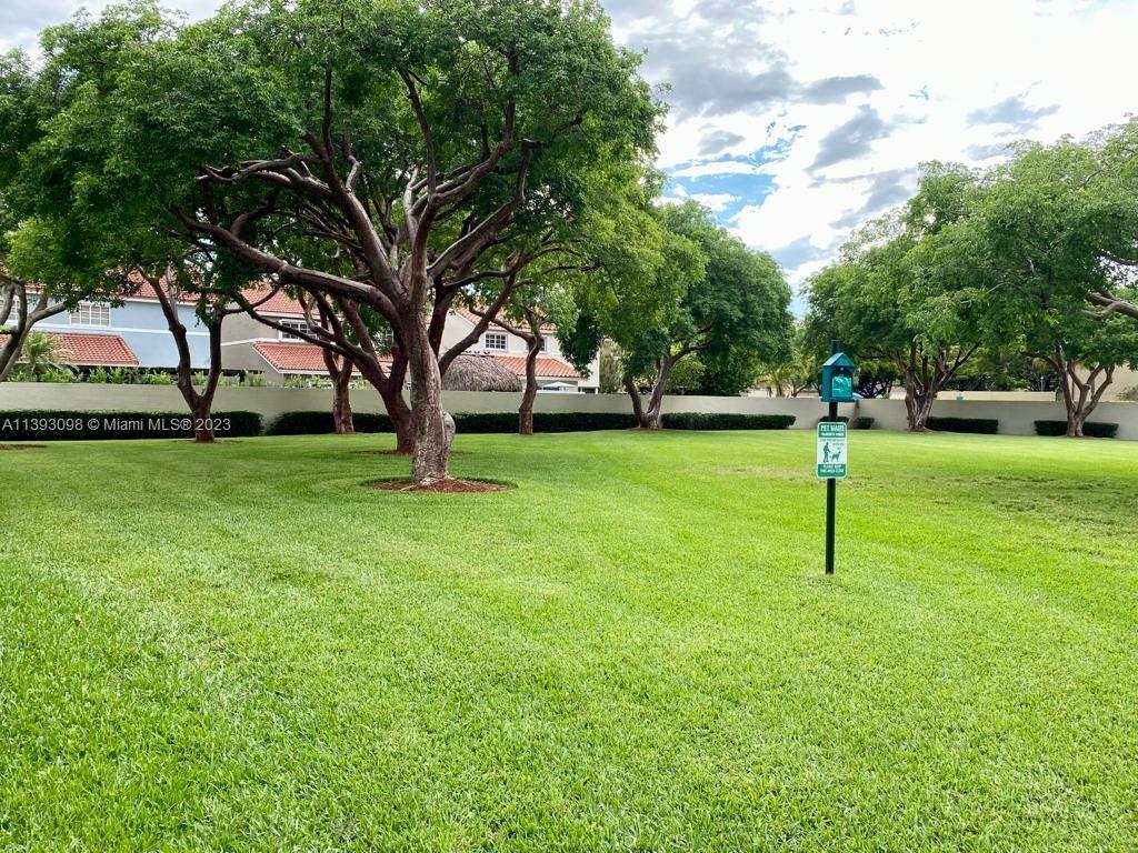VALENCIA TOWNHOMES - Residential