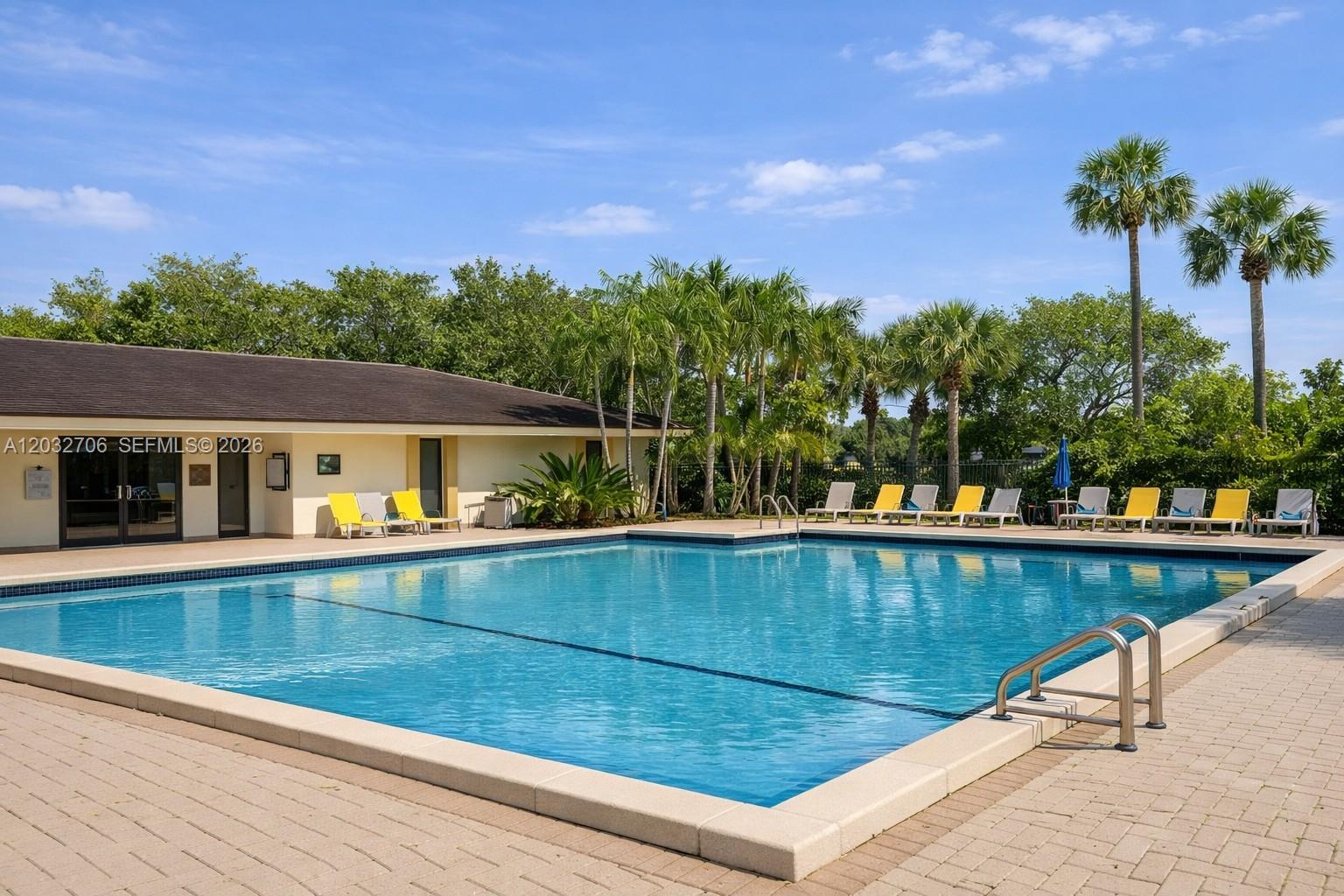 INVERWOOD CONDO - Residential