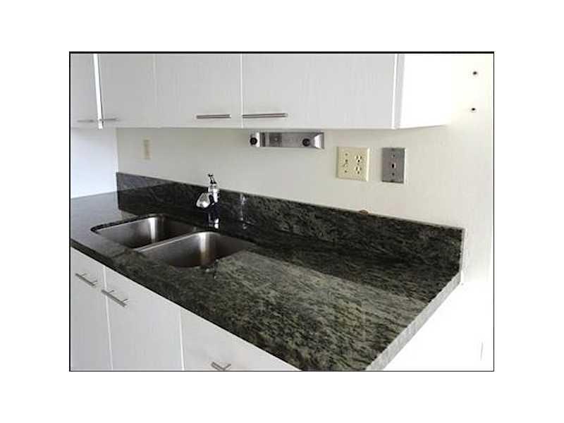 WINSTON TOWERS 600 CONDO - Residential Lease